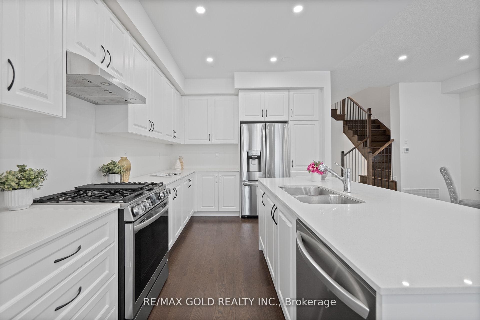 474 Bergamot Avenue photo 17