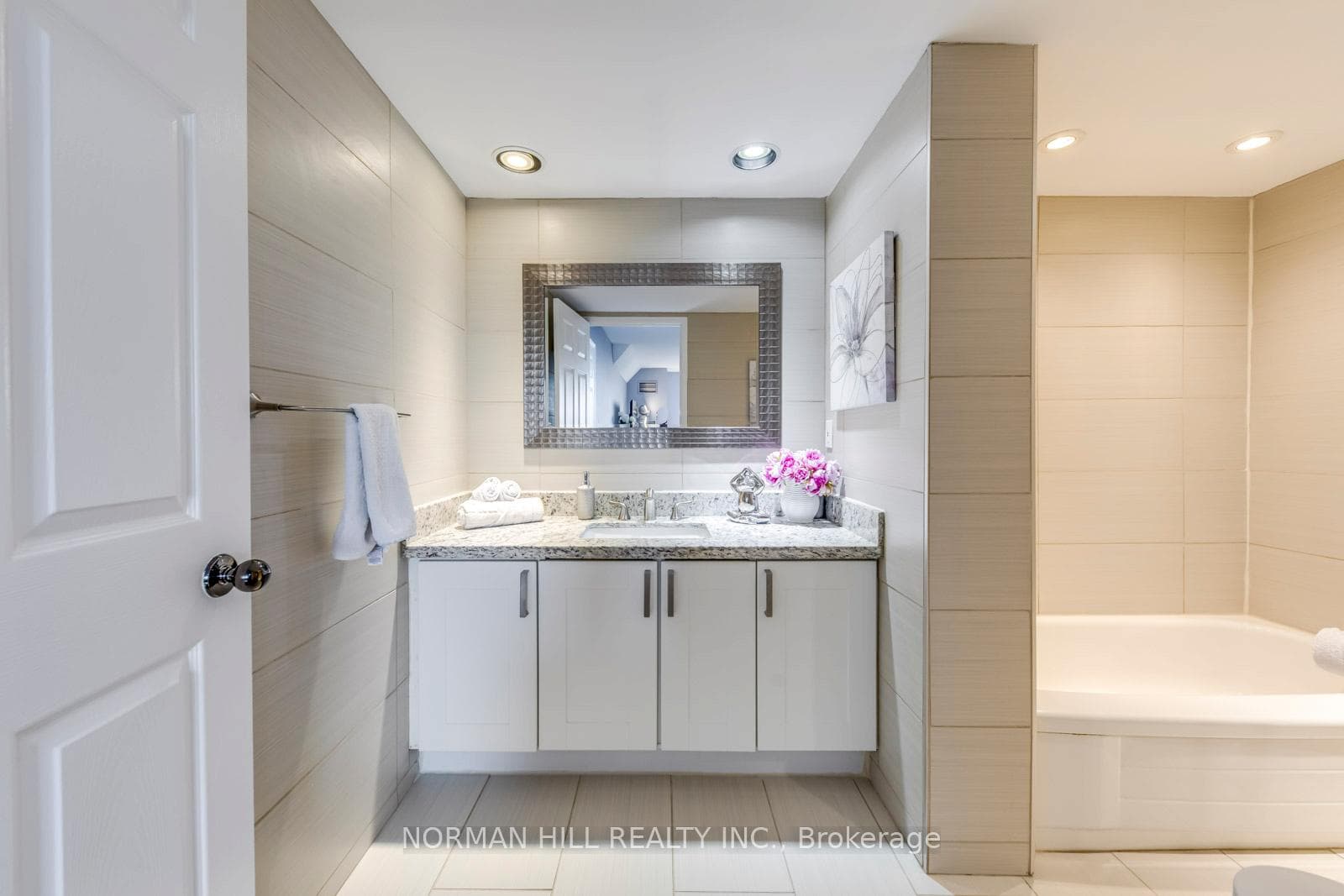 50 Eglinton Avenue Unit 609 photo 15