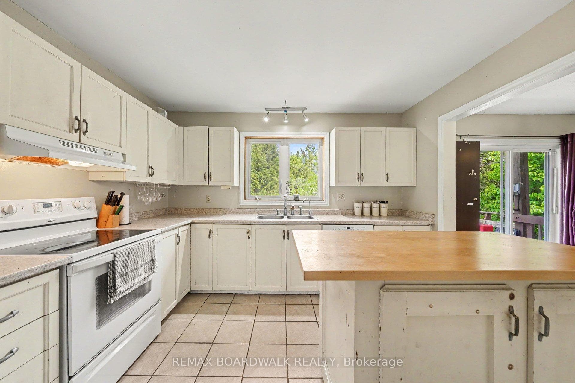 3399 Regburn Drive photo 12
