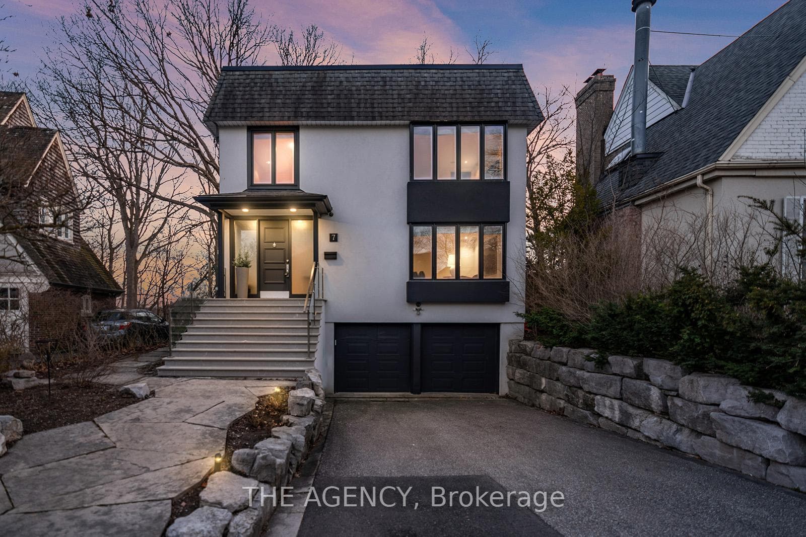 7 Douglas Crescent photo 1