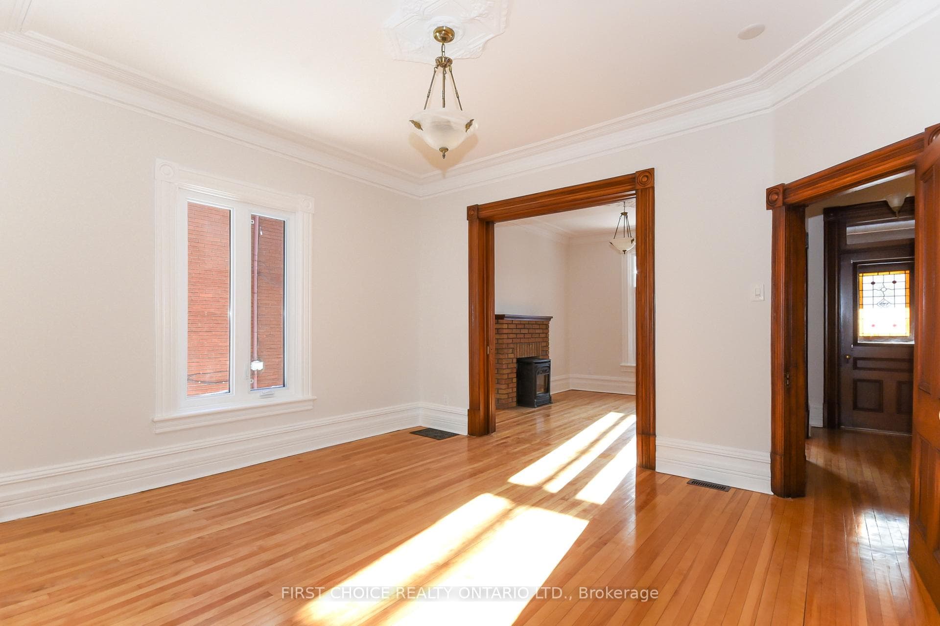 27 Third Avenue photo 9