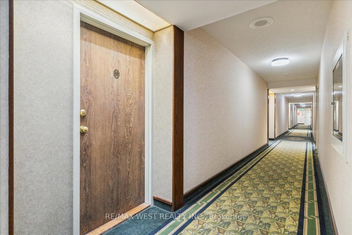 26 Hanover Road Unit 905 photo 4