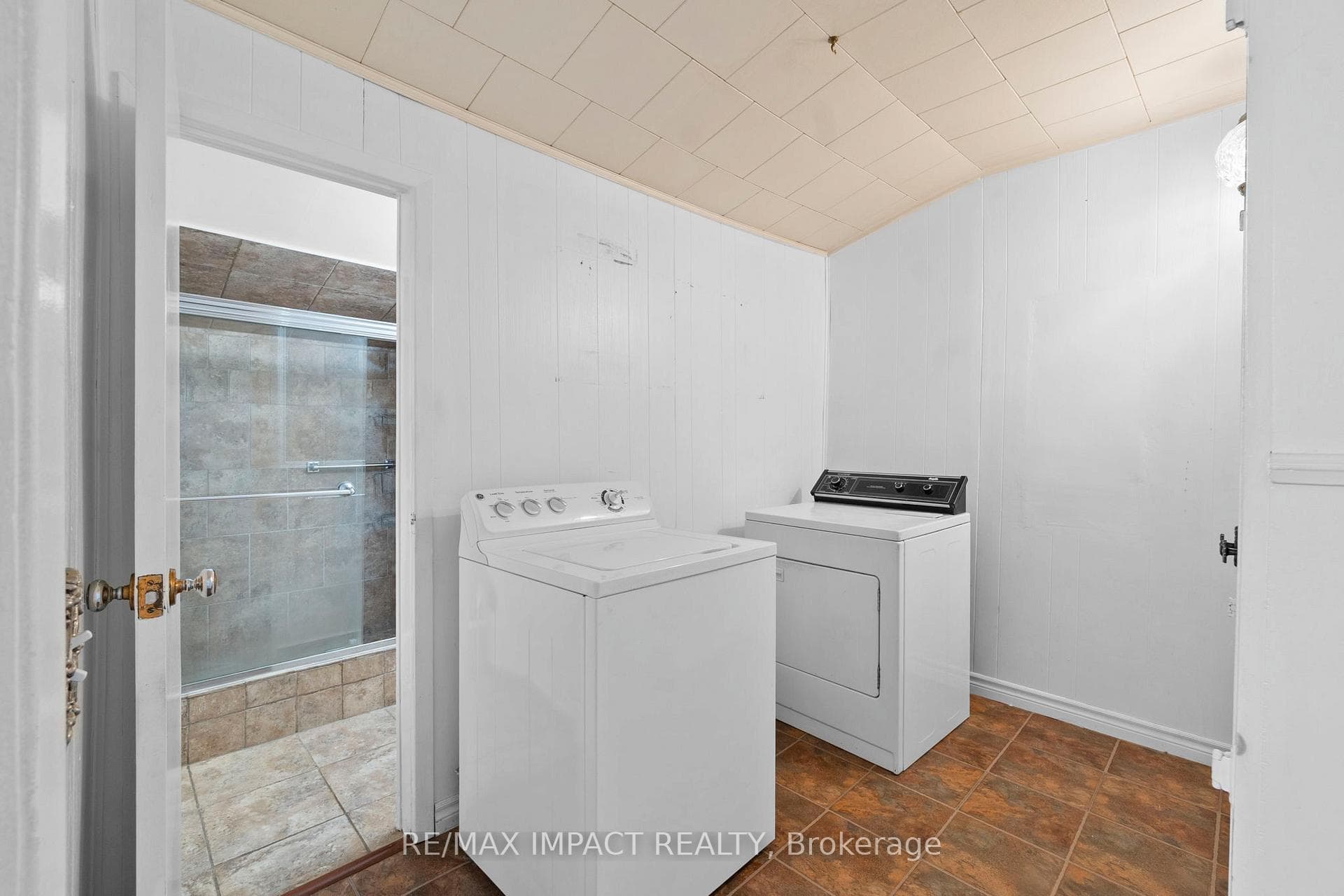 355 Bond Street photo 40