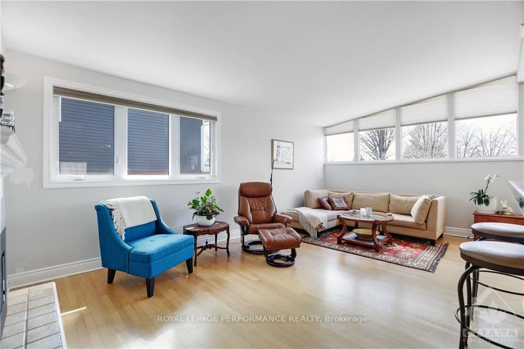 989 BLYTHDALE Road photo 5