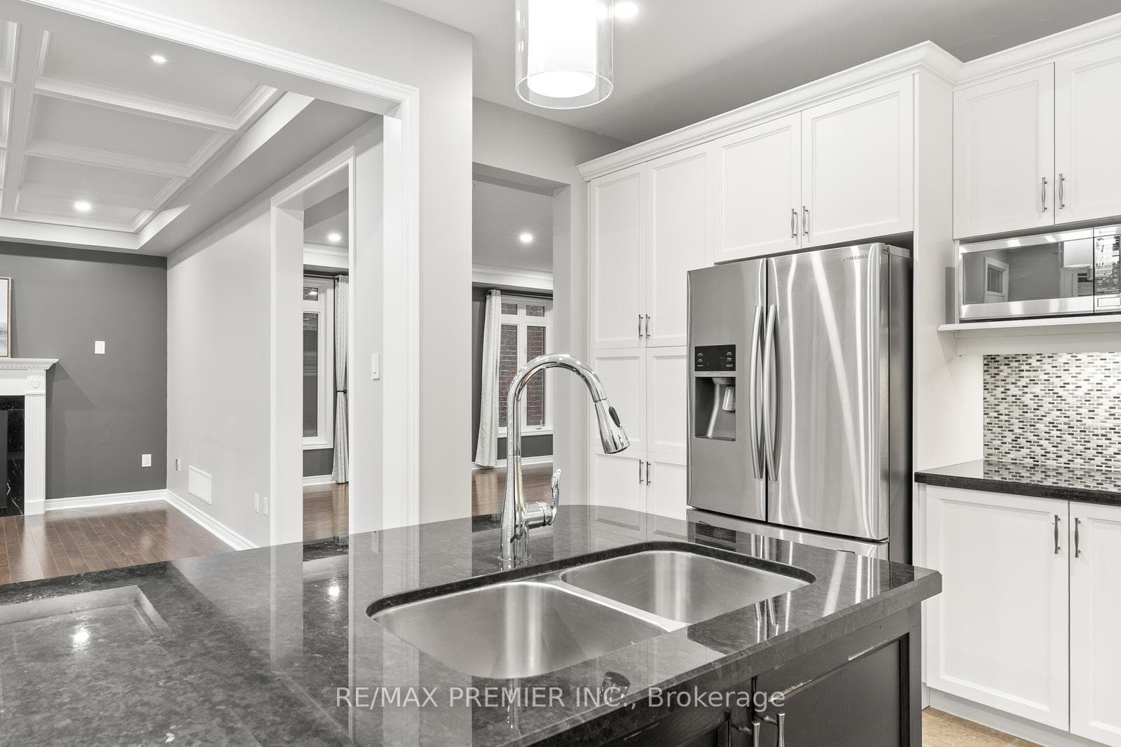 71 Hoey Crescent photo 15