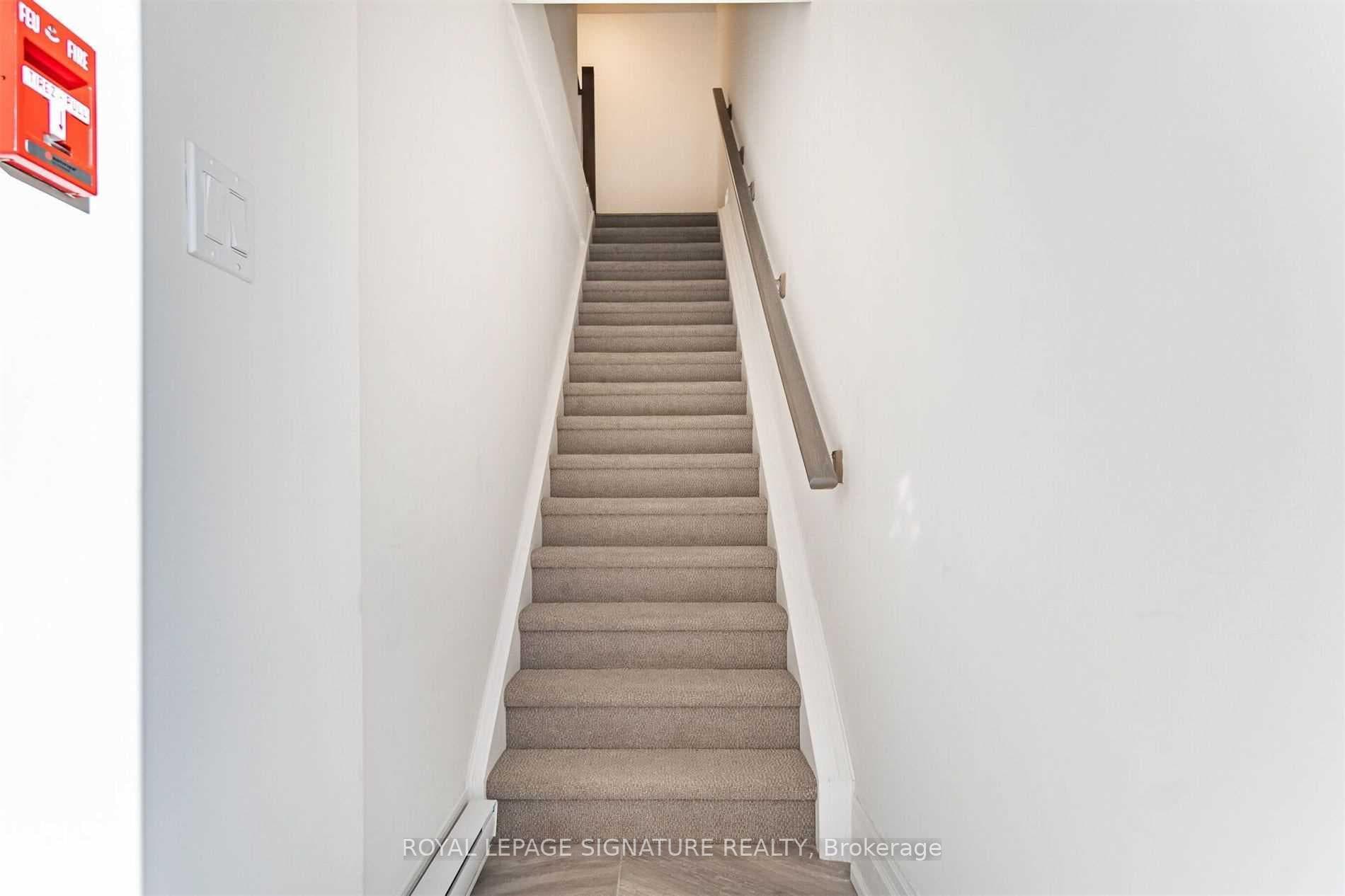 760 Lakeshore Road Unit 202 photo 2