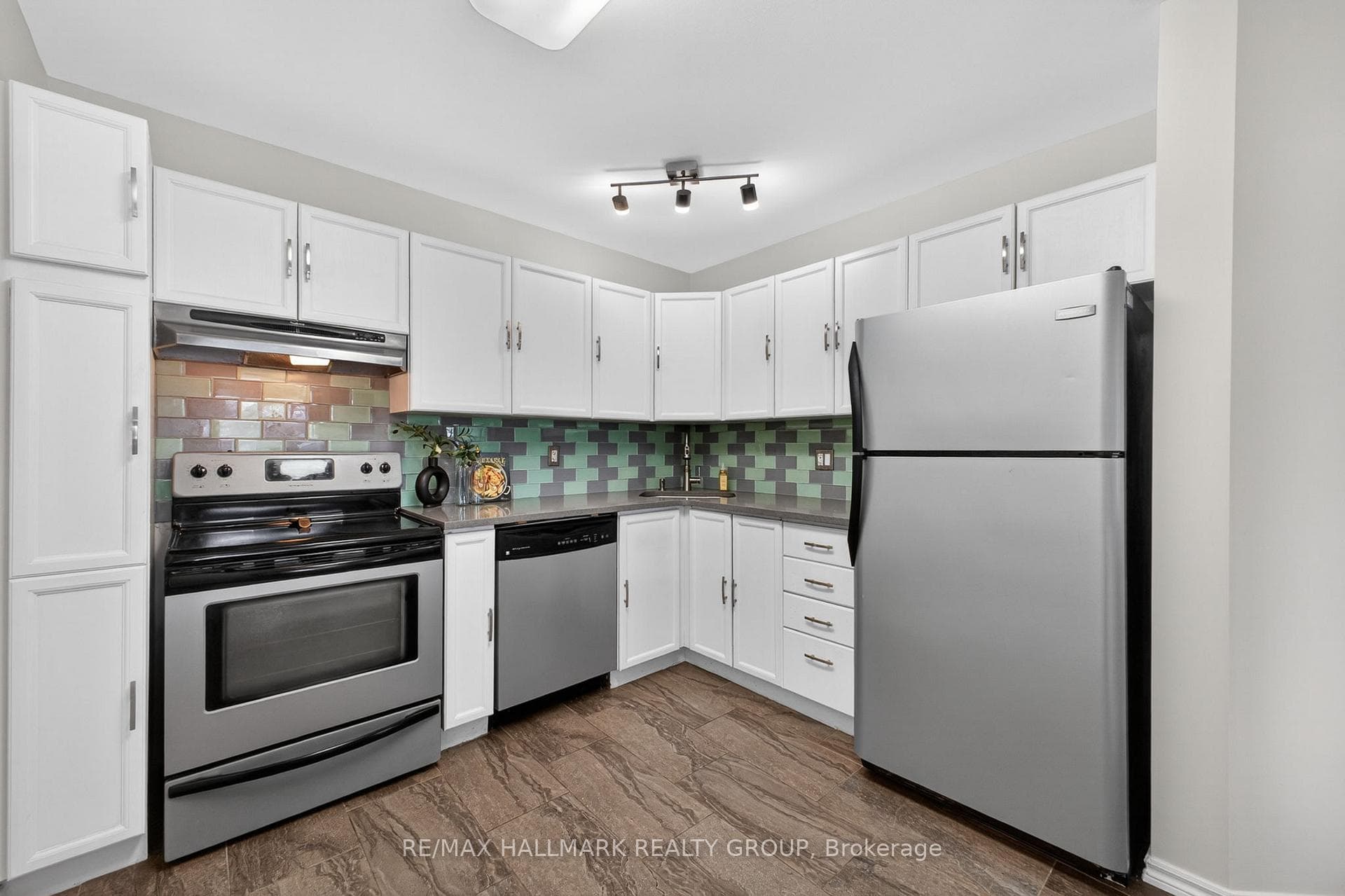 80 PICKWICK Drive photo 13