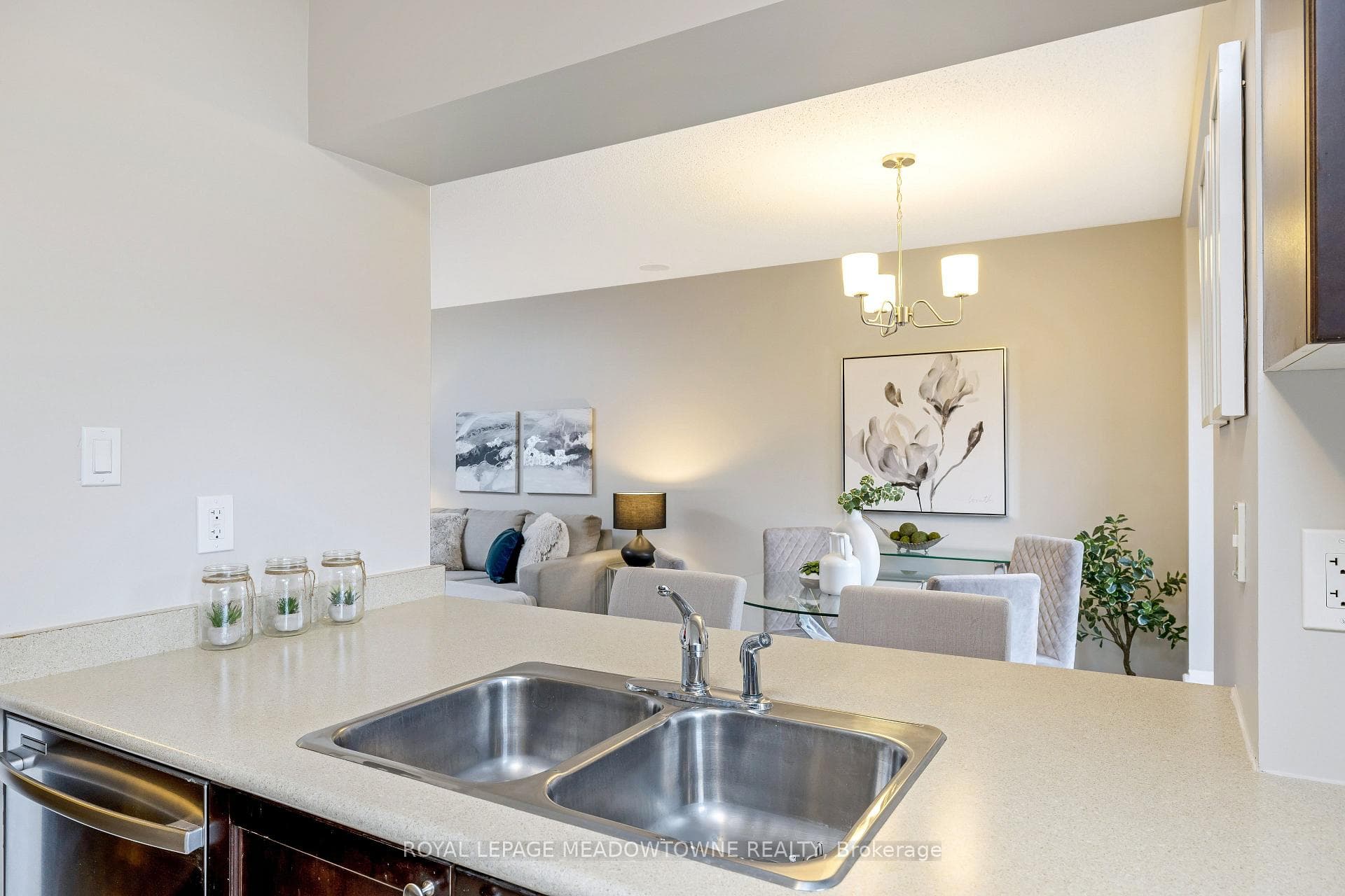 1037 HAXTON Heights photo 19