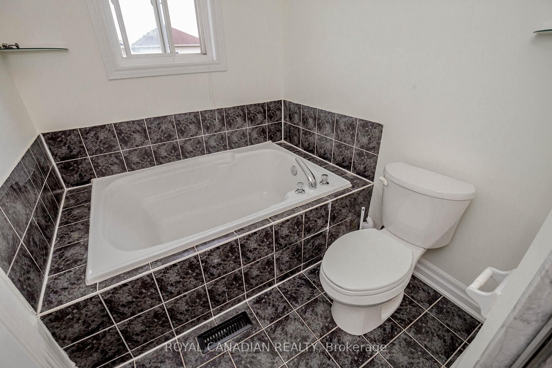 1 Catkins Crescent photo 21