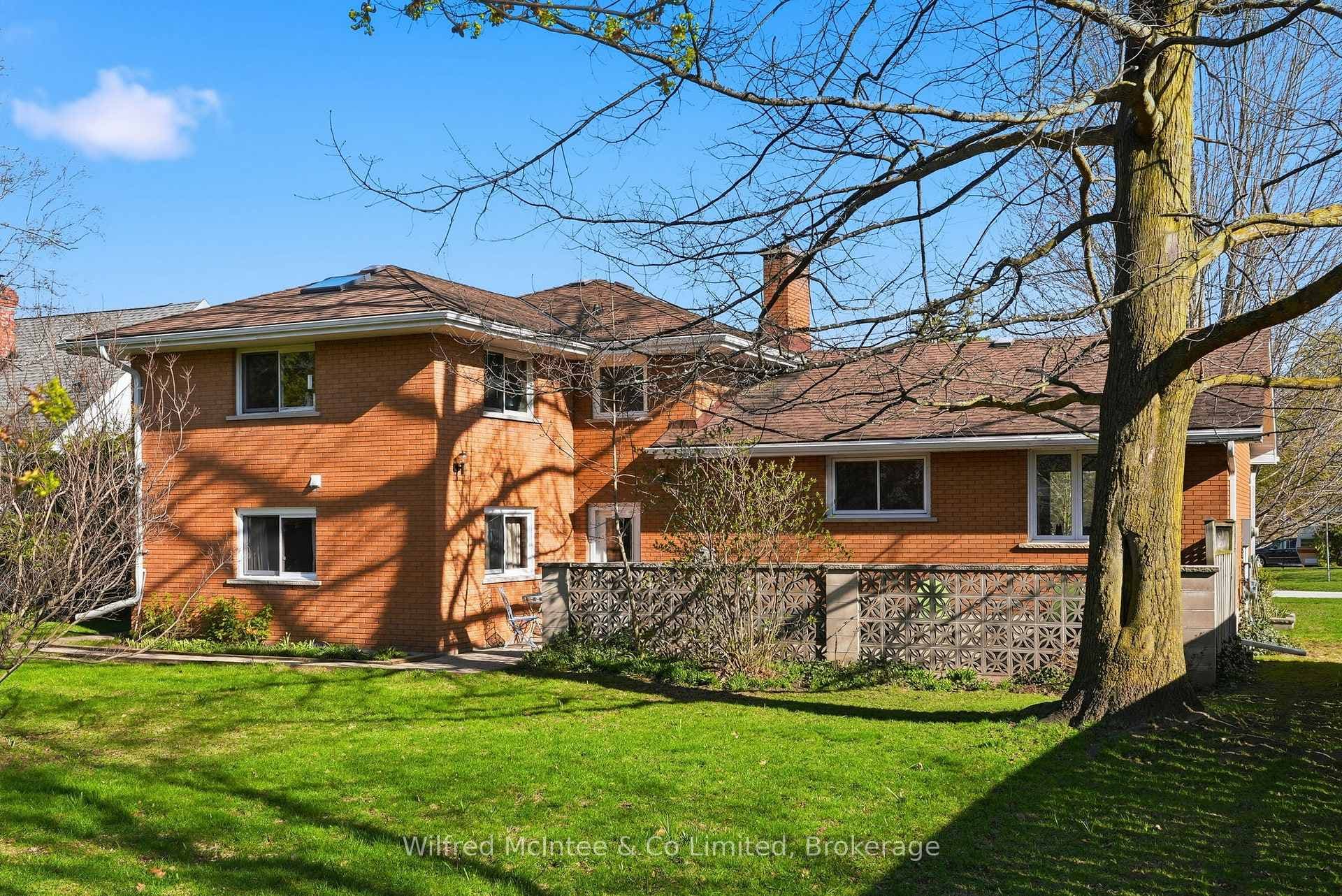 15 Johnstone Boulevard photo 41