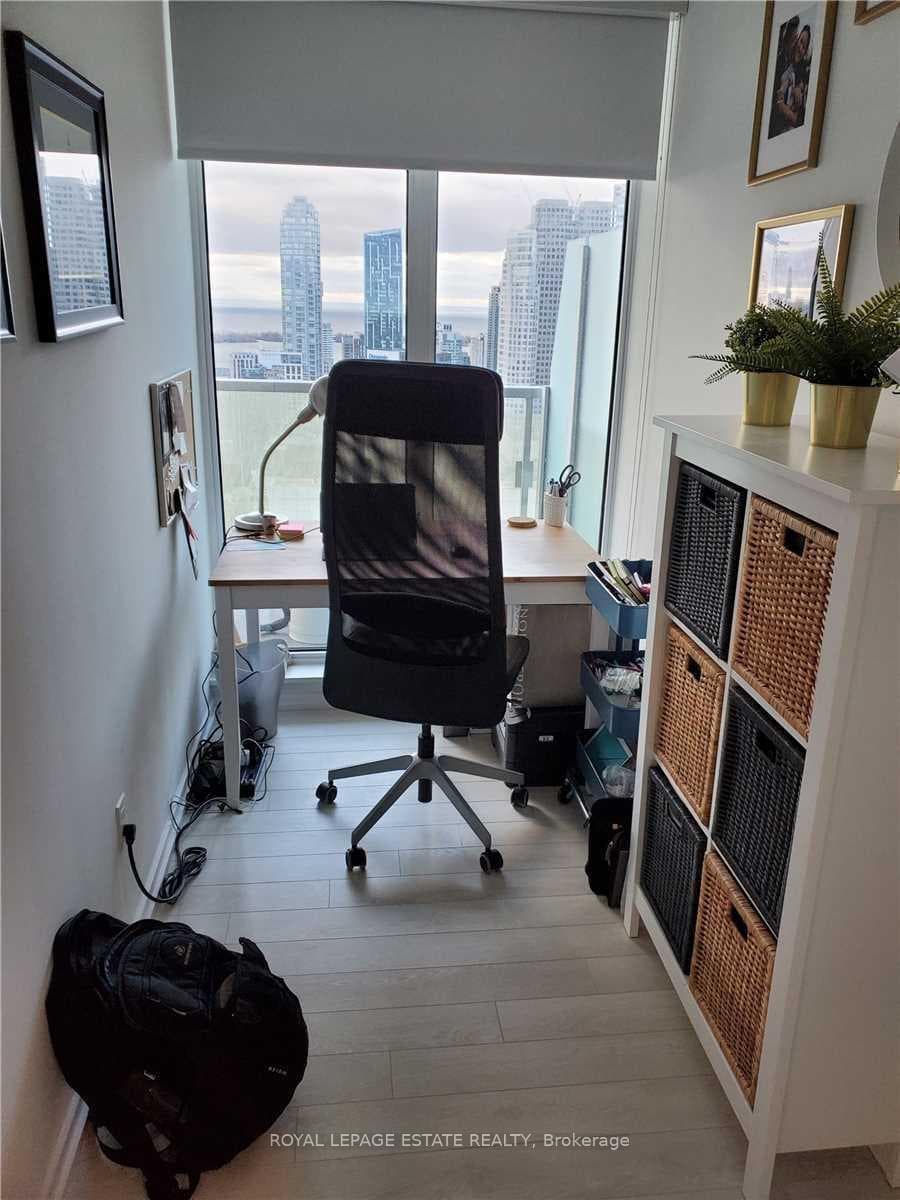 197 Yonge Street Unit 4105 photo 12