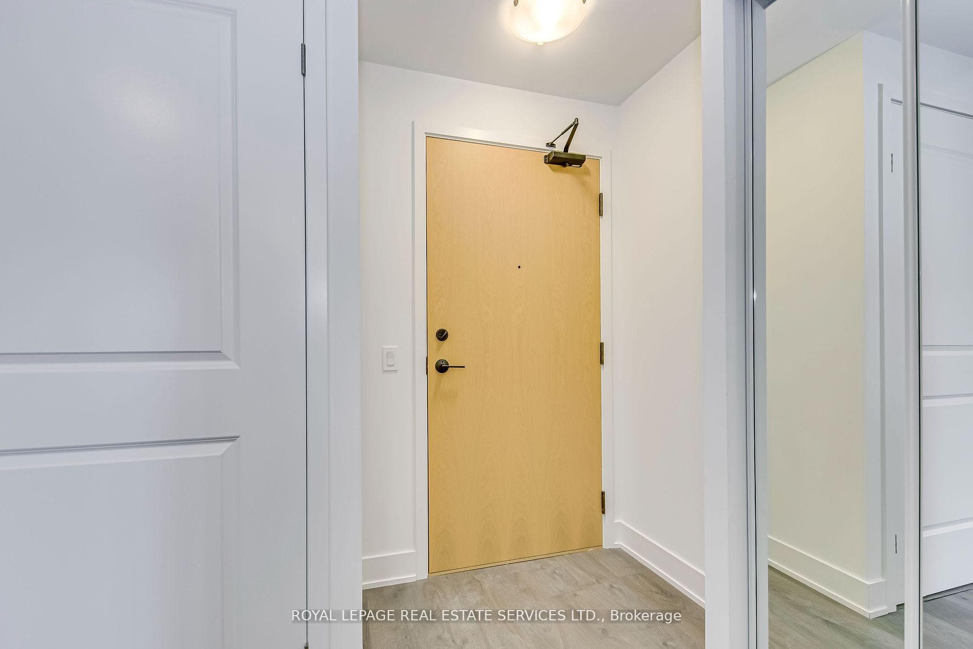 202 Burnhamthorpe Road Unit 910W photo 5