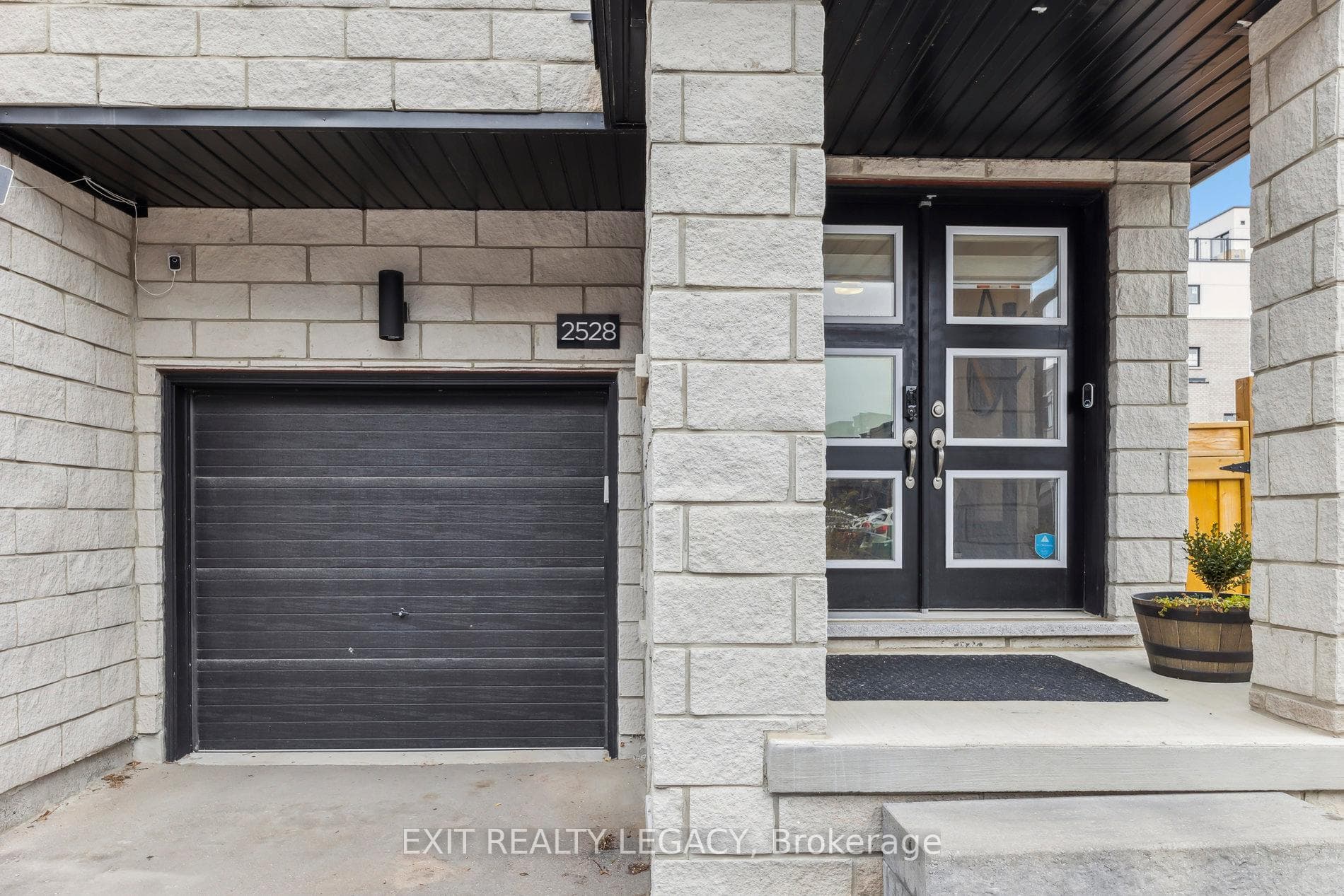 2528 Castlegate Crossing N/A photo 3