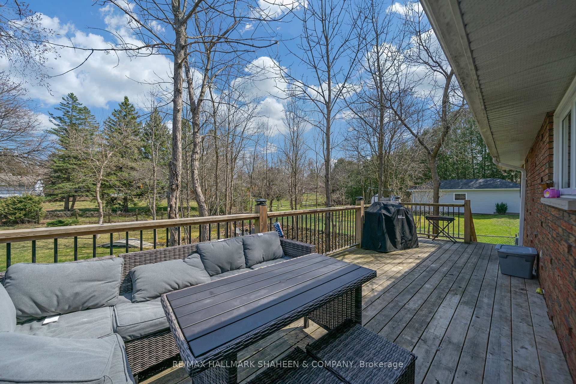 89 Howard Road photo 24