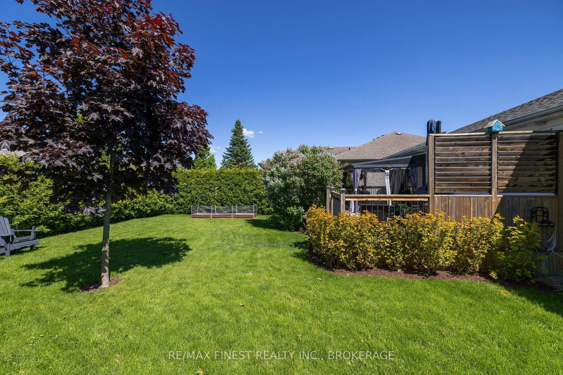 320 Friarhill Crescent photo 40