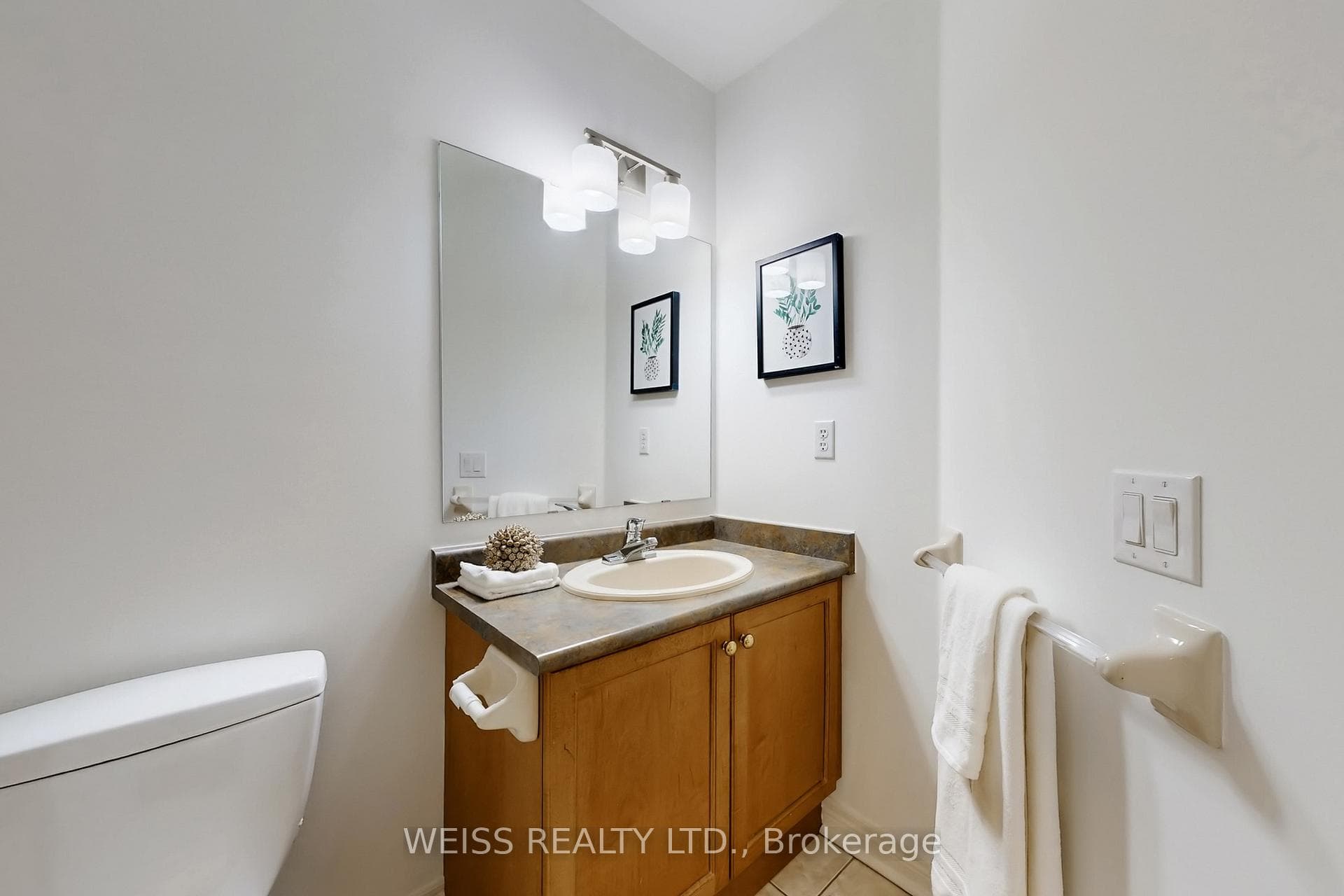 942 Khan Crescent photo 41