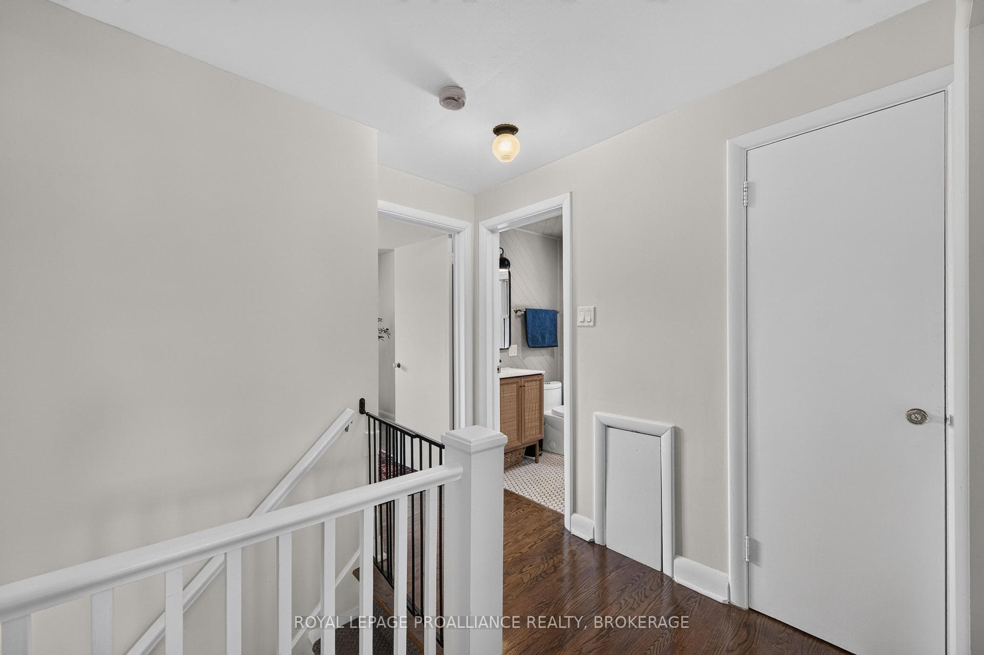 288 Yonge Street photo 14