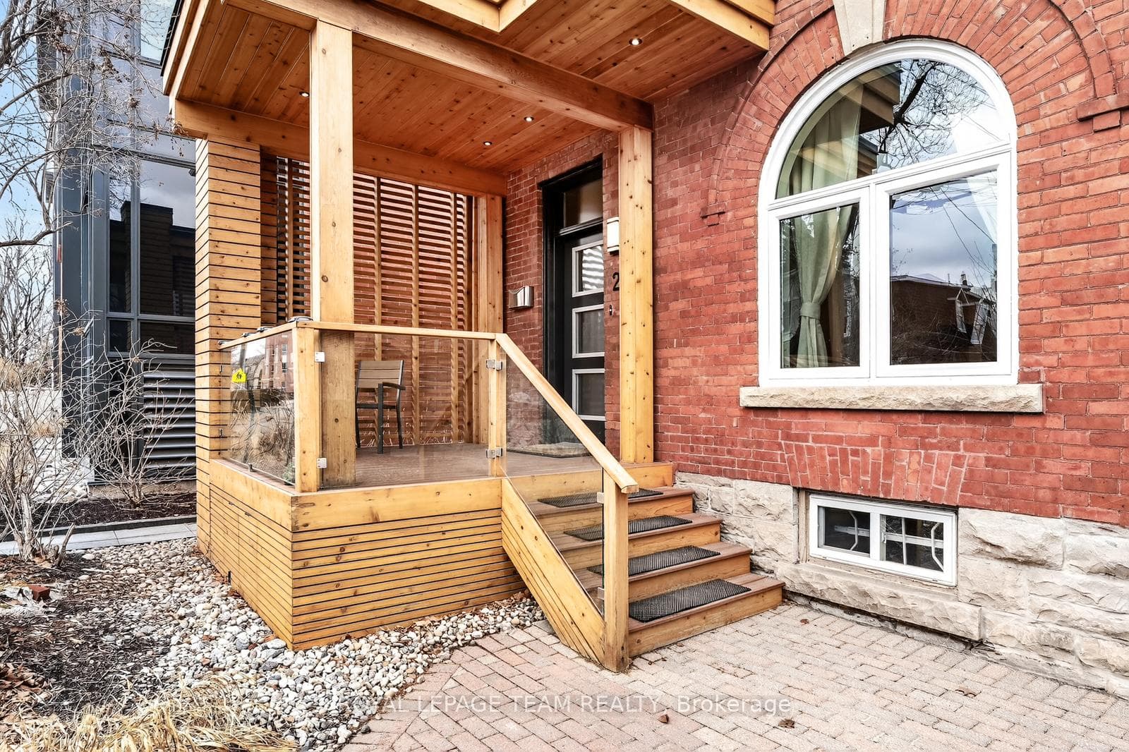284 Crichton Street photo 2