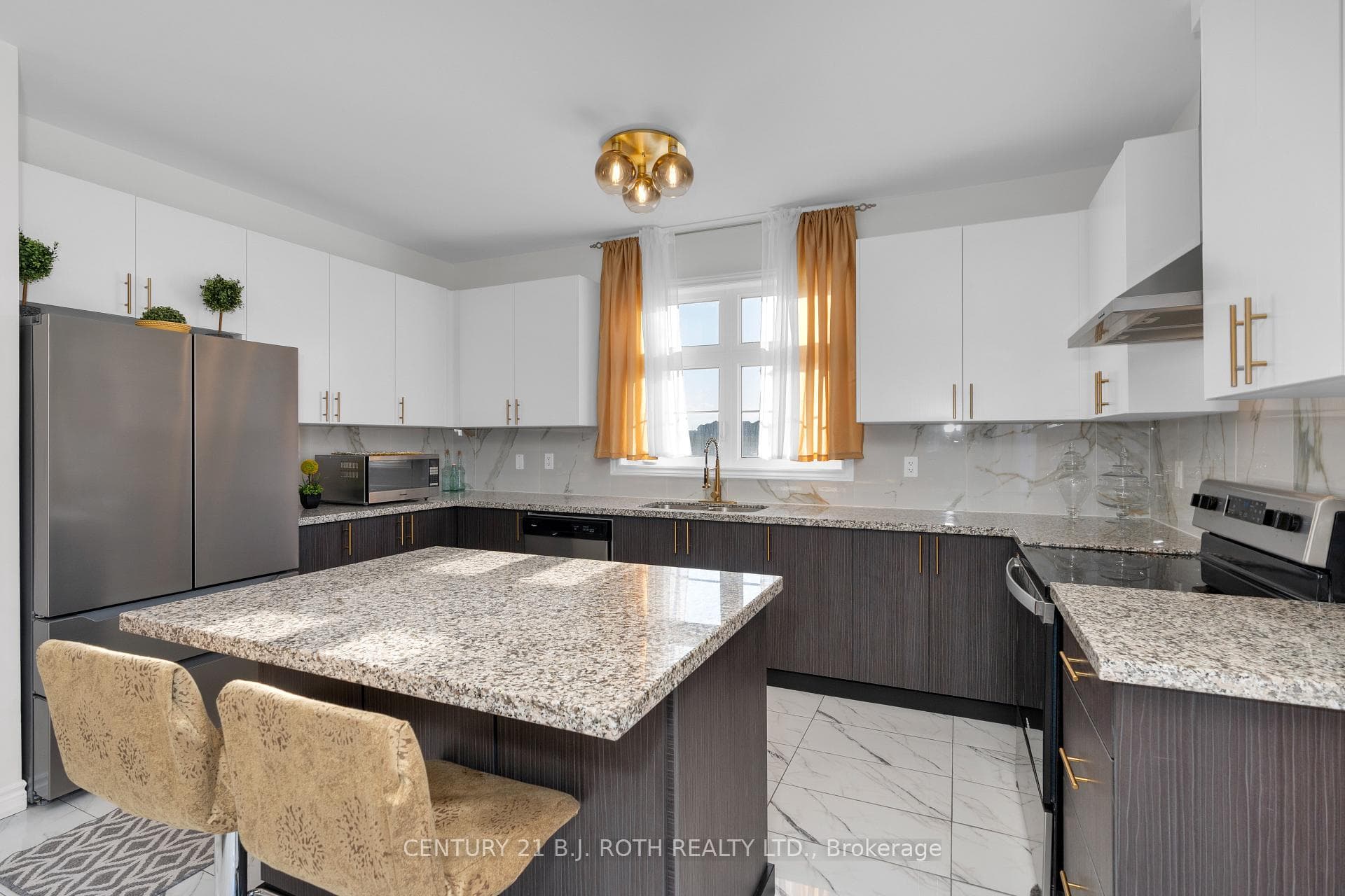 1056 Wickham Road photo 10