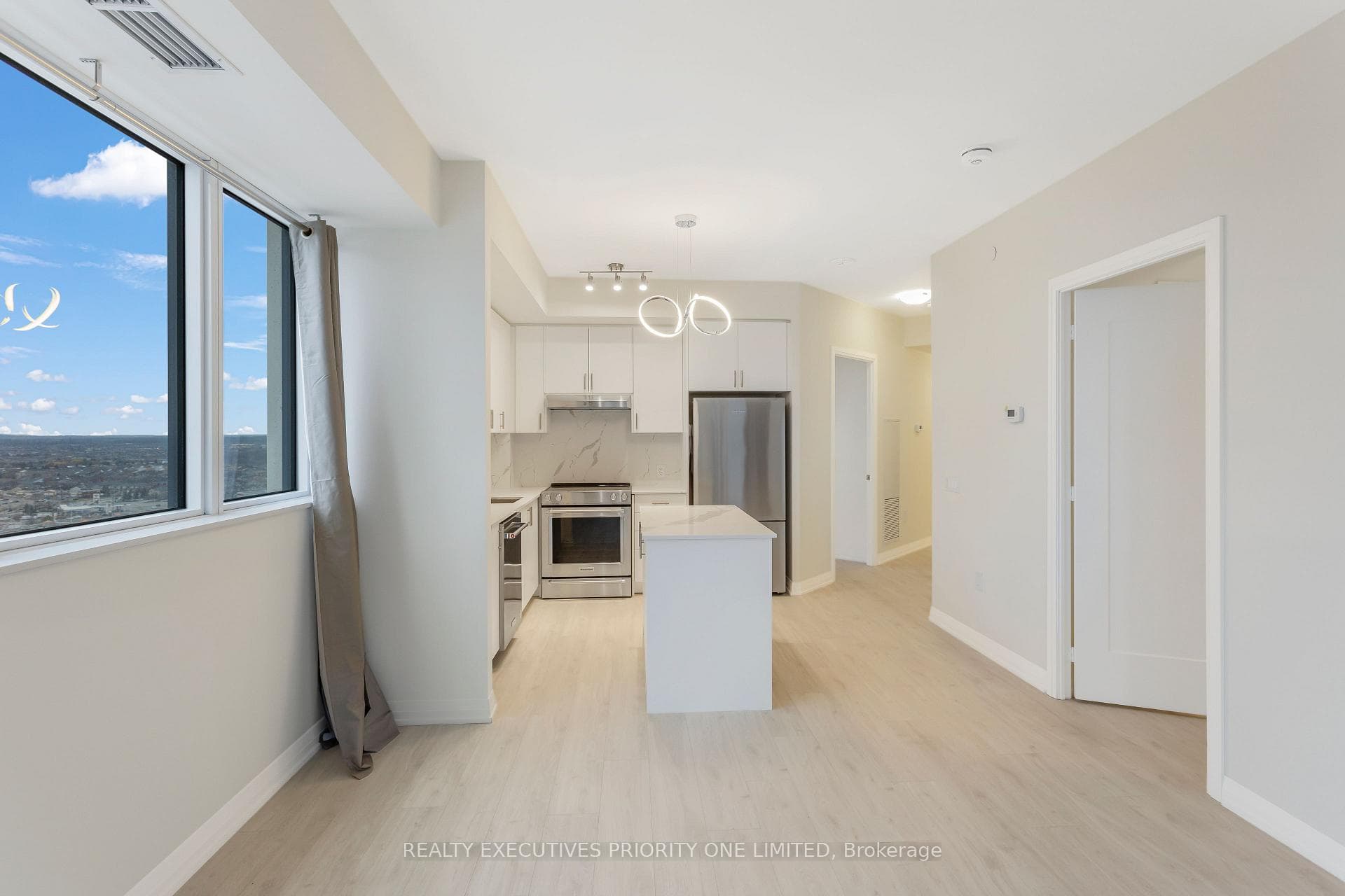 9000 Jane Street Unit 2018 photo 4