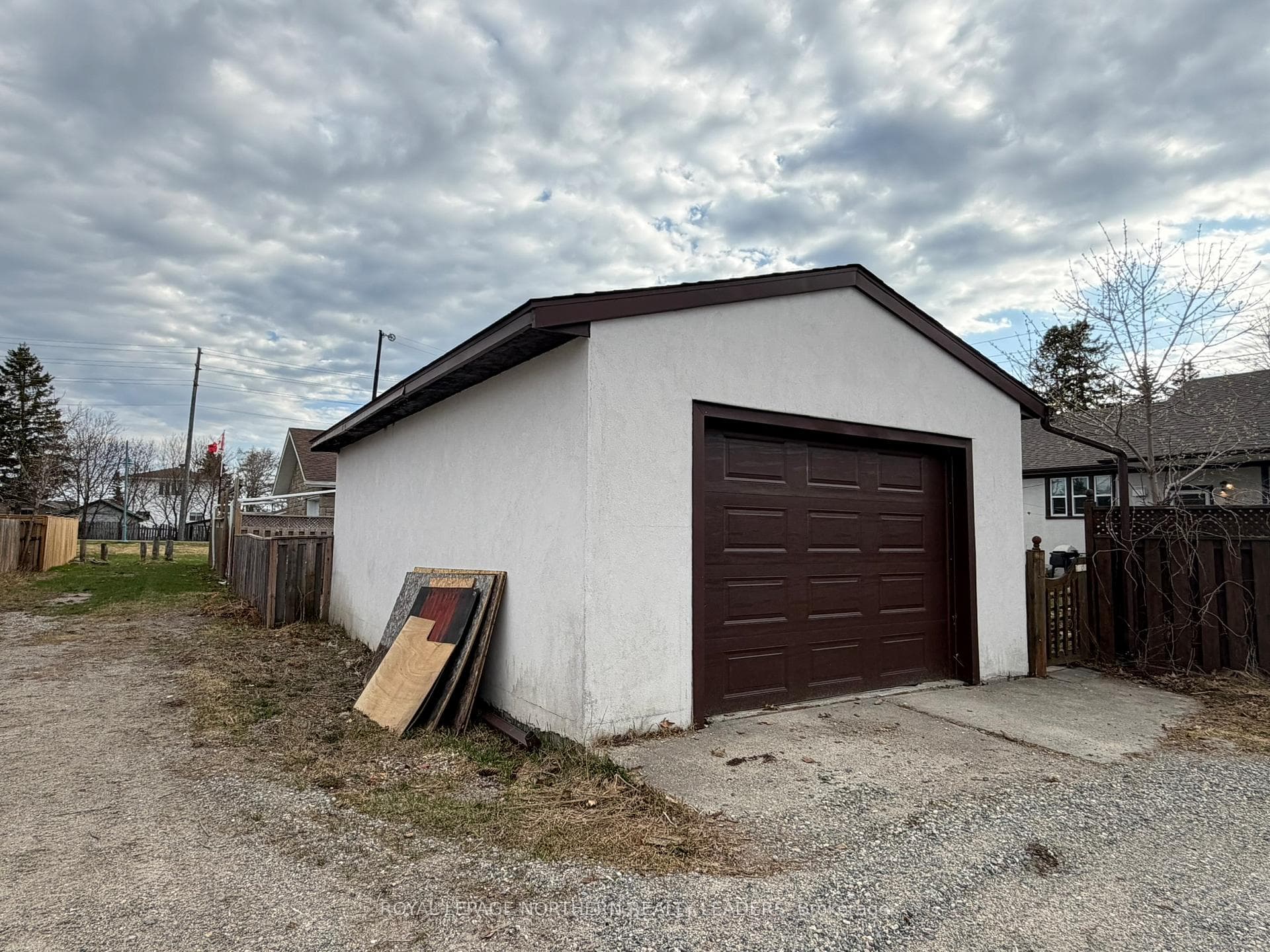 424 Maple Street photo 35