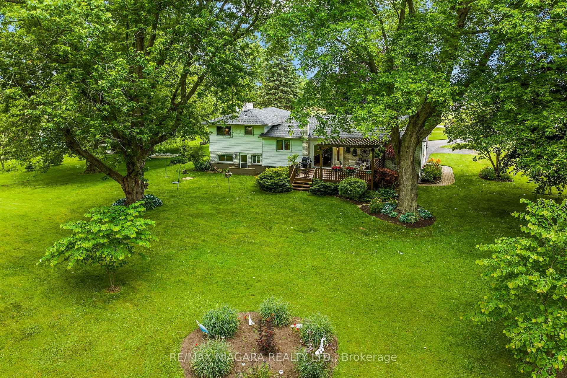 11676 Burnaby Road photo 37