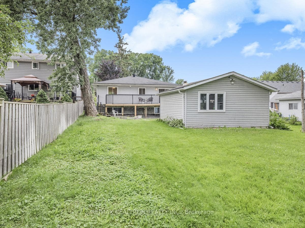 220 Elm Avenue photo 28