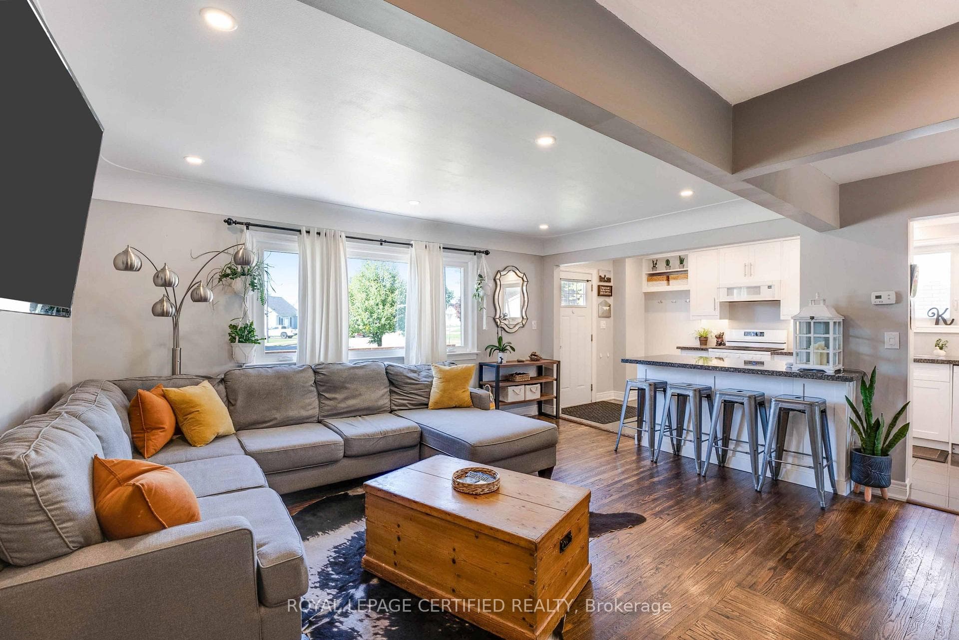 6077 Collins Drive photo 7