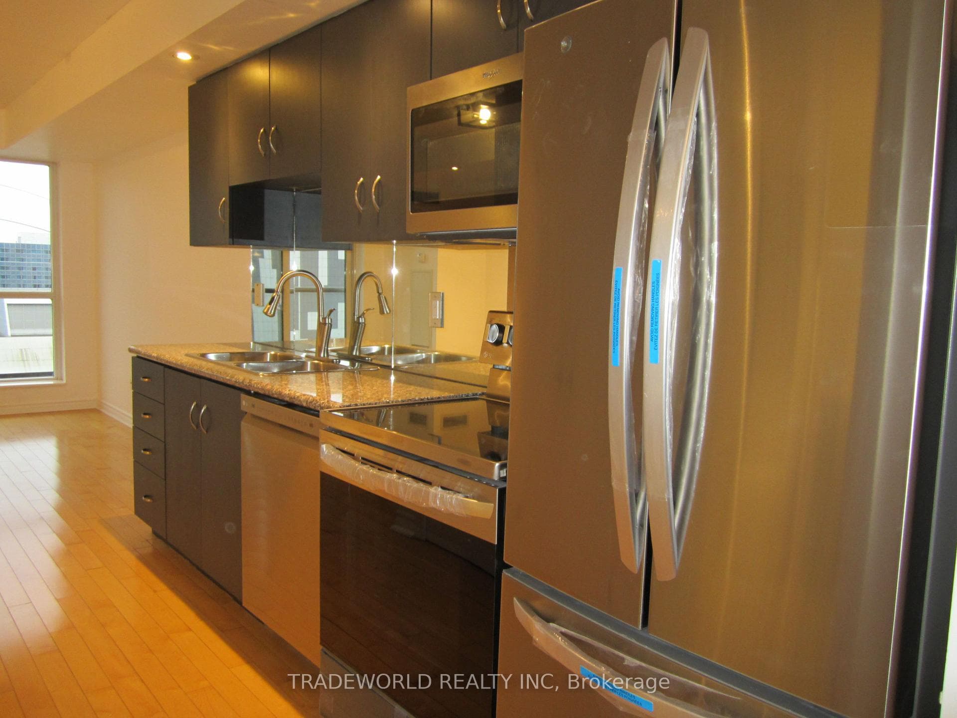 250 Wellington Street Unit 1534 photo 4