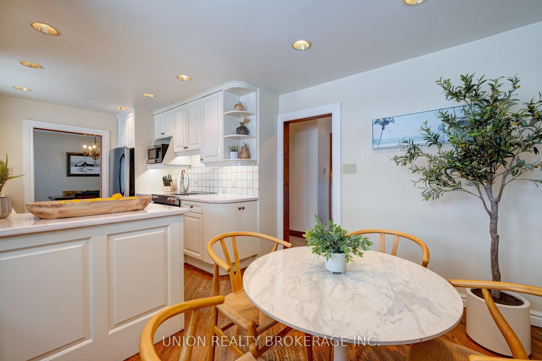 37 Fallingbrook Drive photo 14