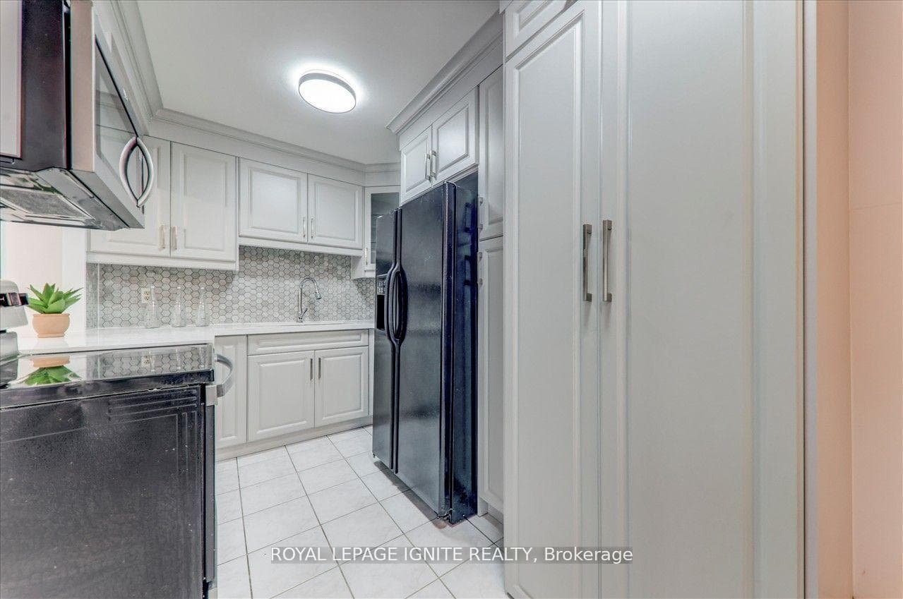 15 Sewells Road Unit 410 photo 12