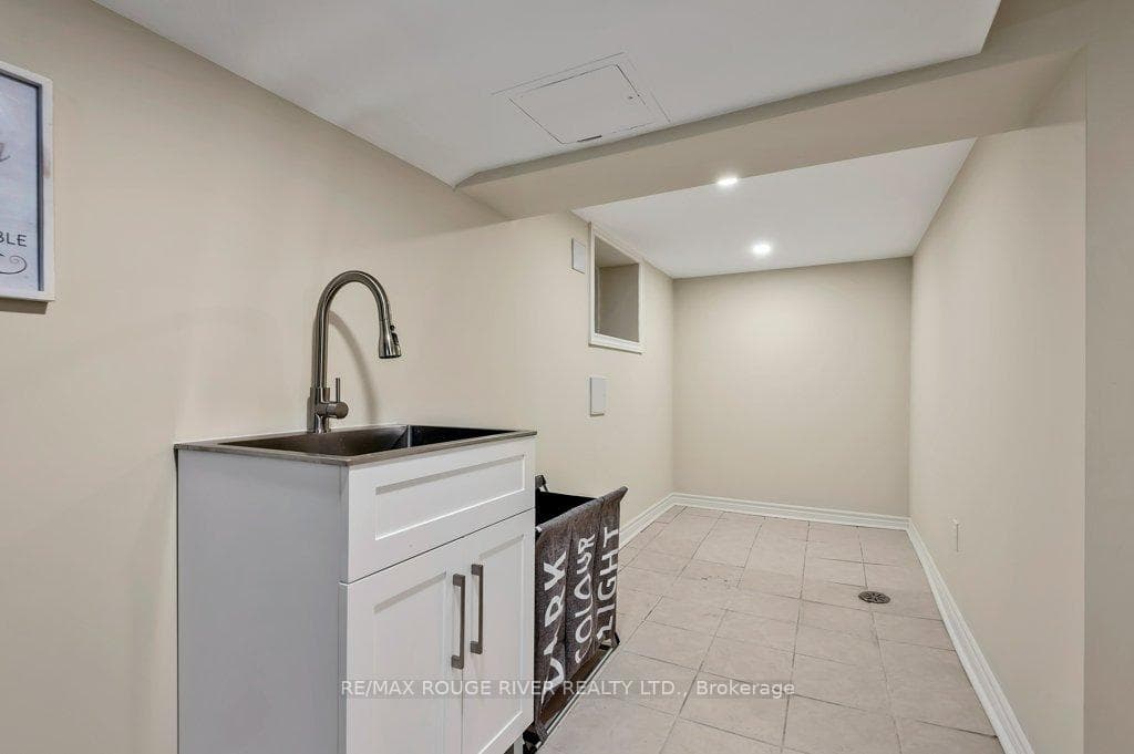 62 Bowie Avenue photo 28