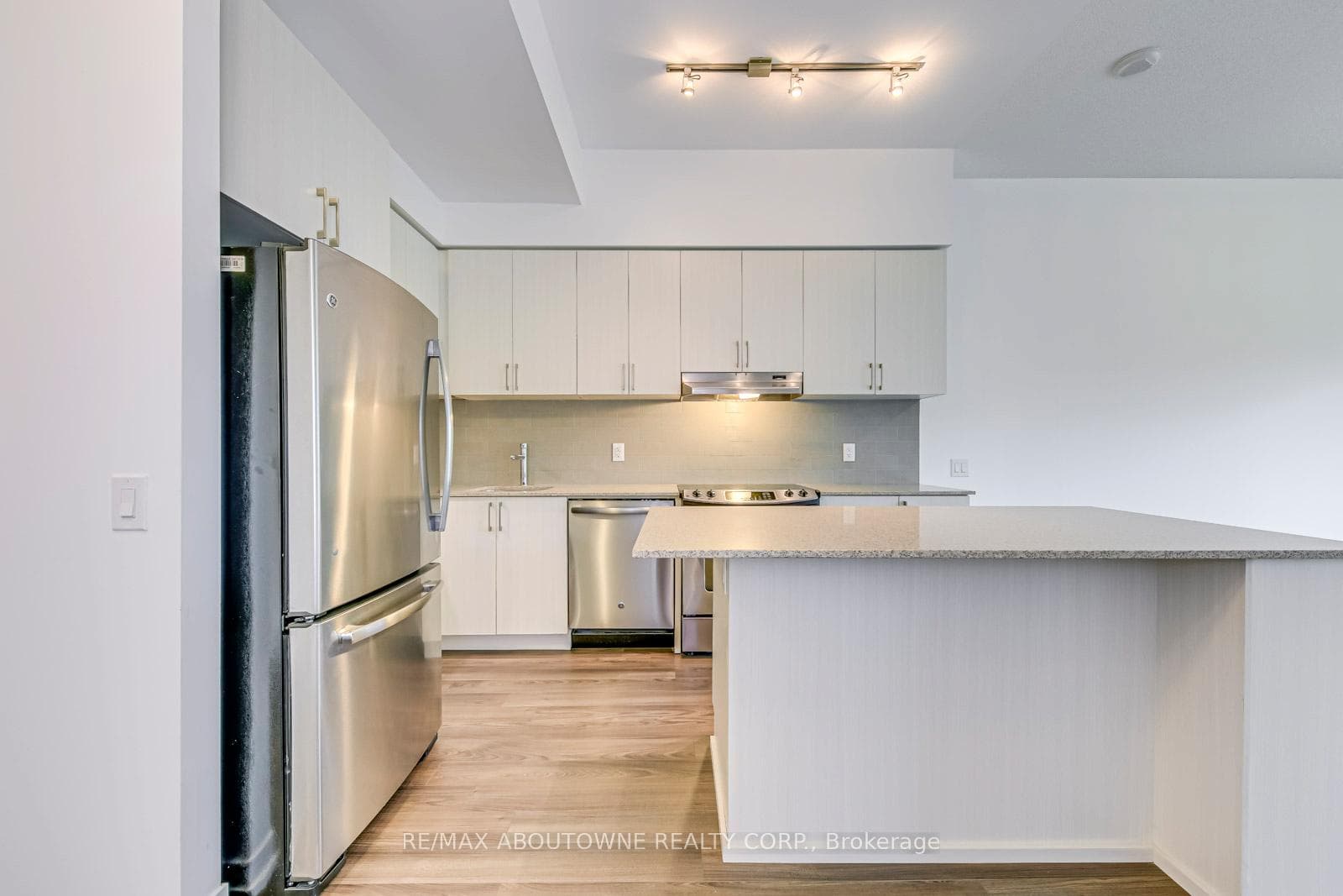 2560 Eglinton Avenue Unit Th101 photo 7