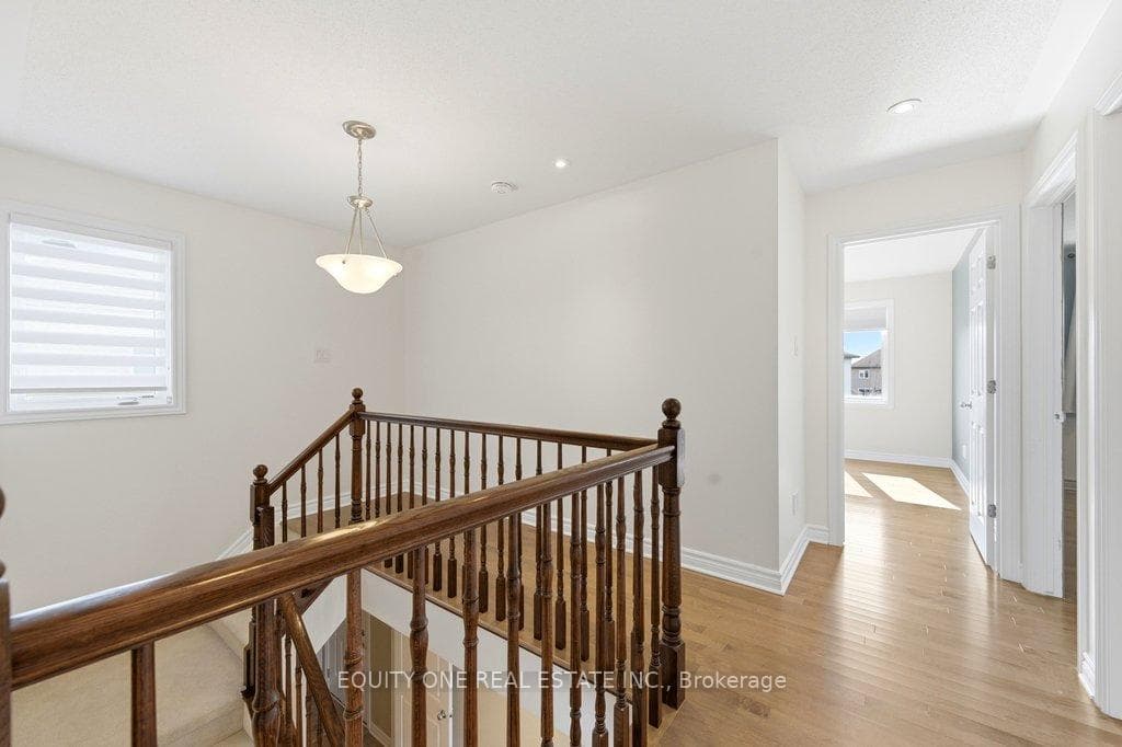132 Onyx Crescent photo 24
