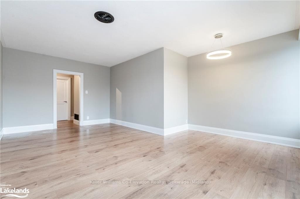 249 KING Street Unit Upper photo 16