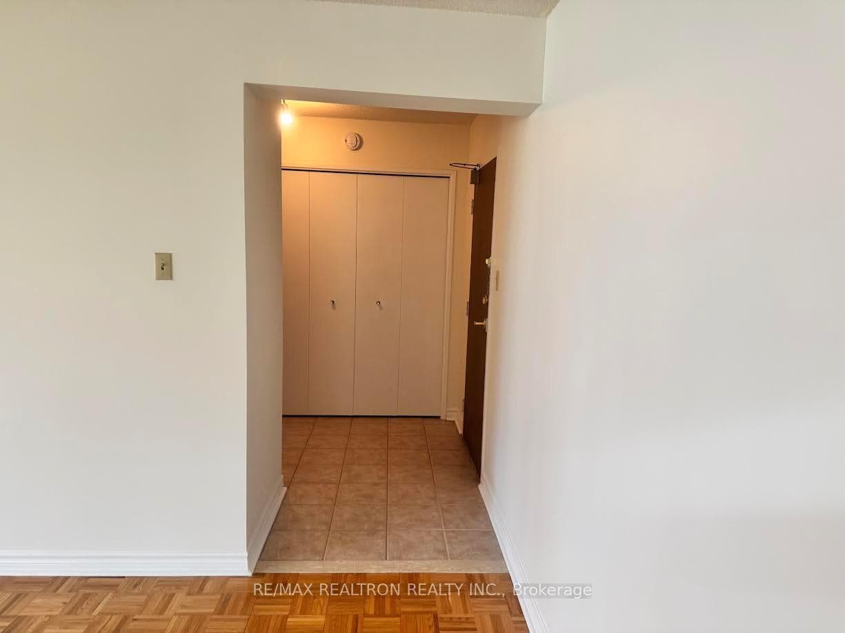 10 Sunrise Avenue Unit 204 photo 27