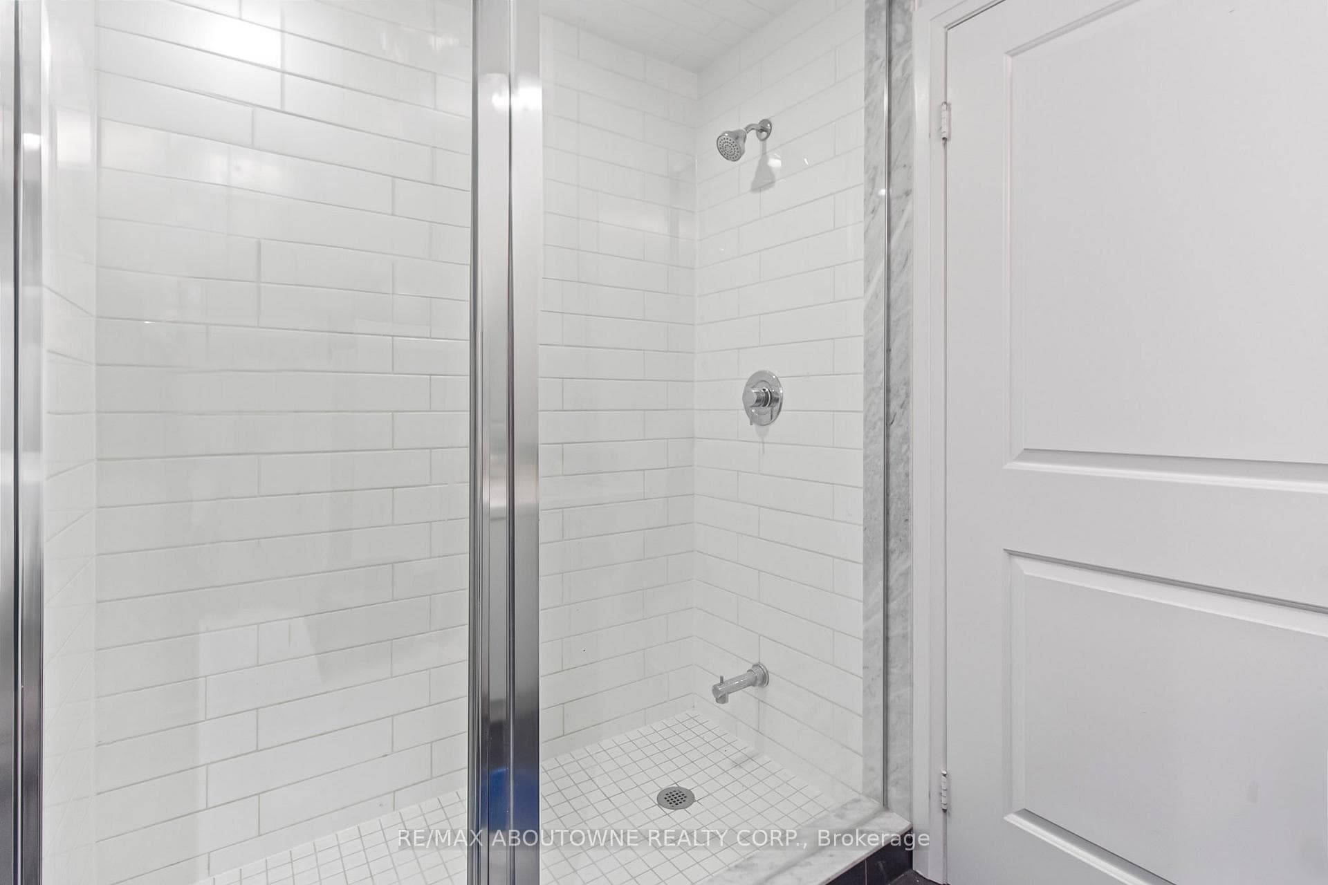 65 Speers Road Unit 1306 photo 7