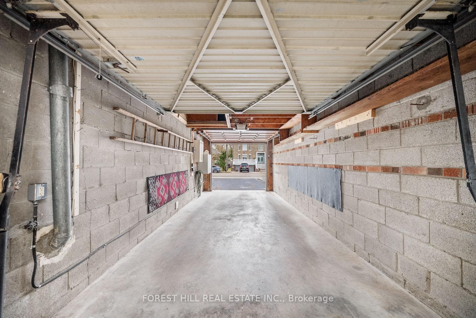 592 GLEN PARK Avenue photo 43