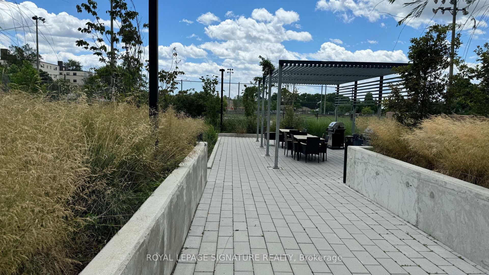1461 Lawrence Avenue Unit 811 photo 5
