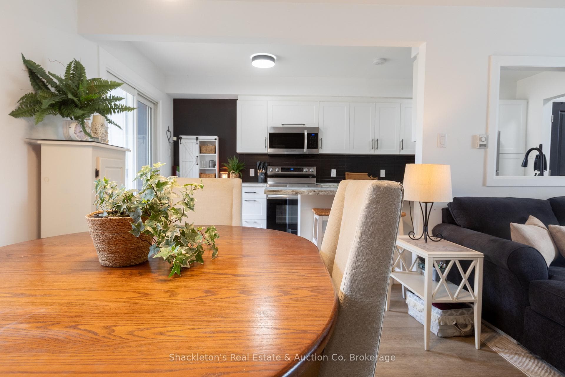 442 Glastonbury Drive photo 14