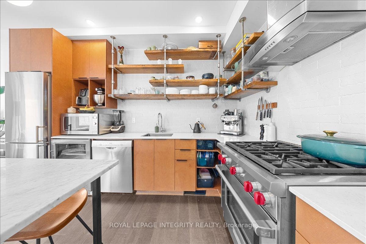 150 Greenfield Avenue Unit 204 photo 5