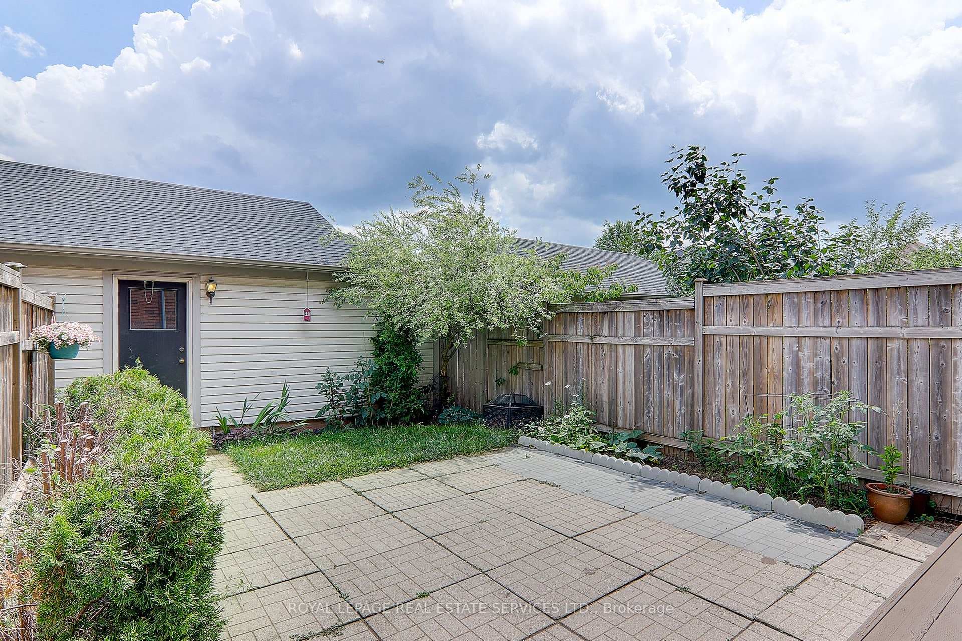 206 Roxton Road photo 33