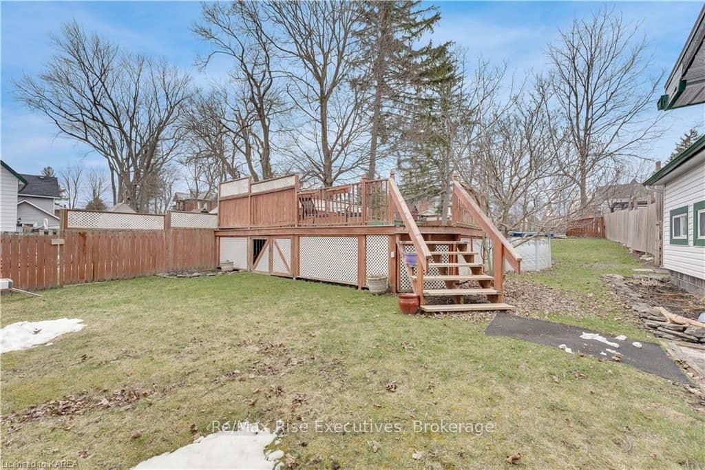 285 THOMAS Street photo 37