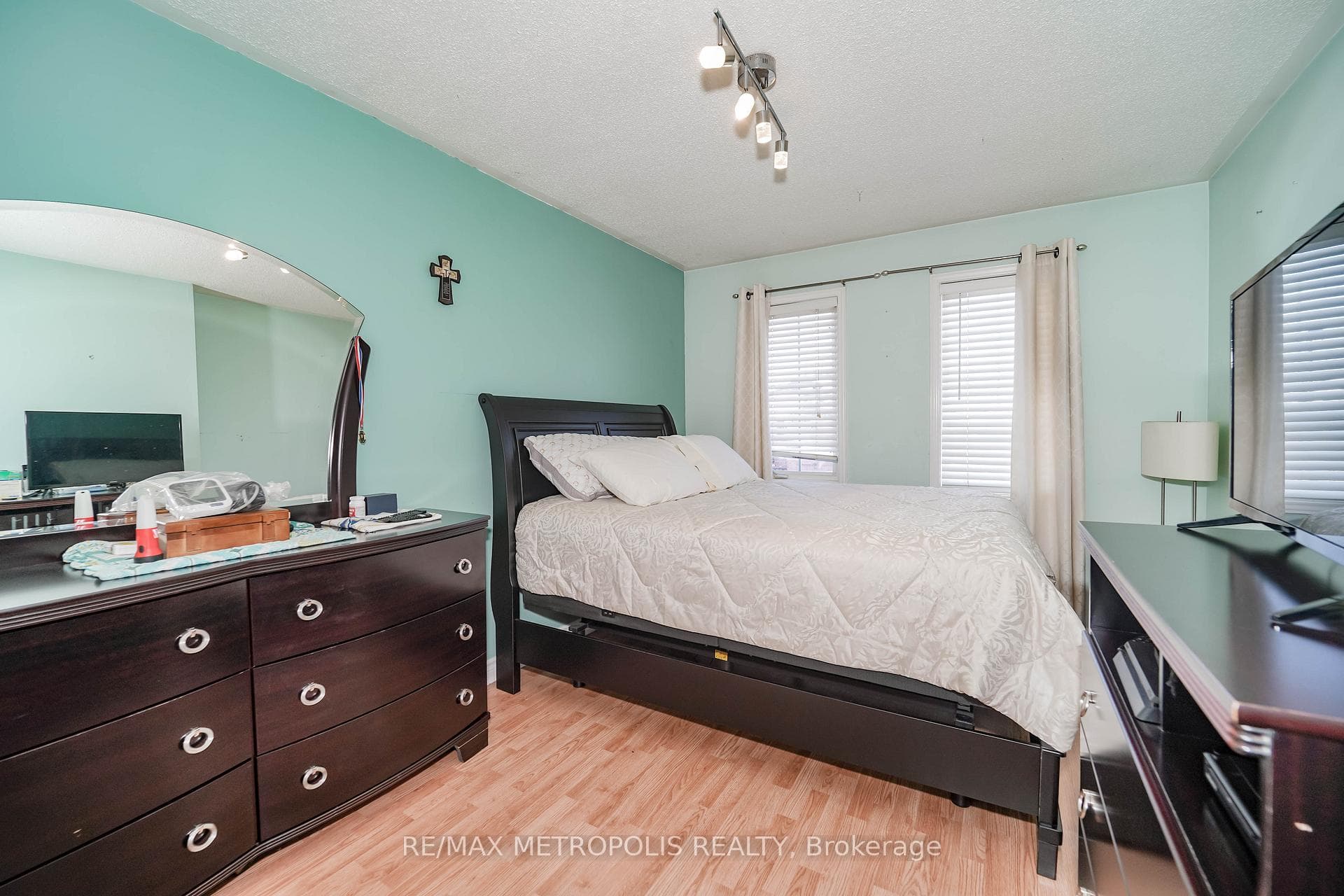 63 Echo Ridge Crescent photo 13