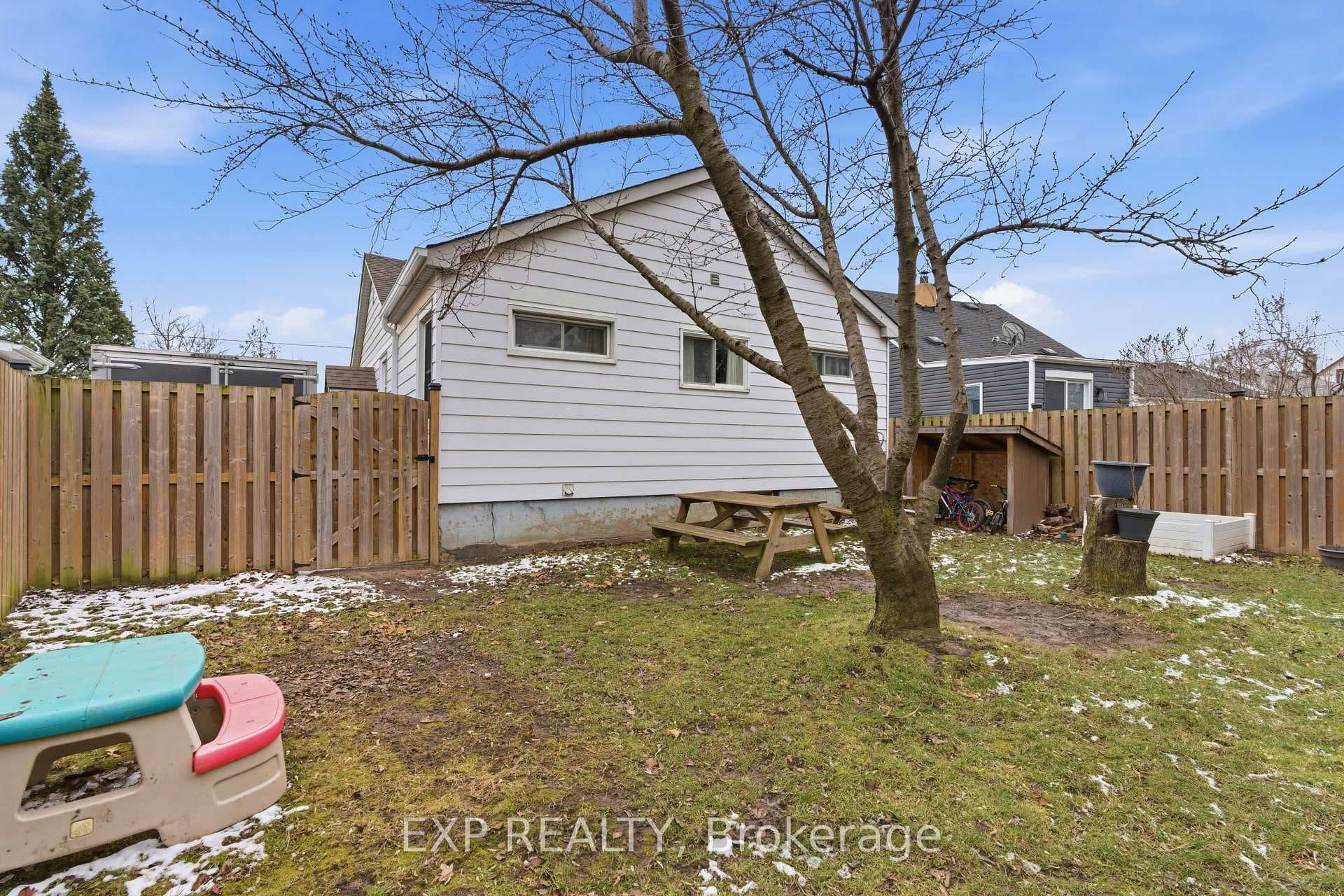 18 Plymouth Avenue photo 5