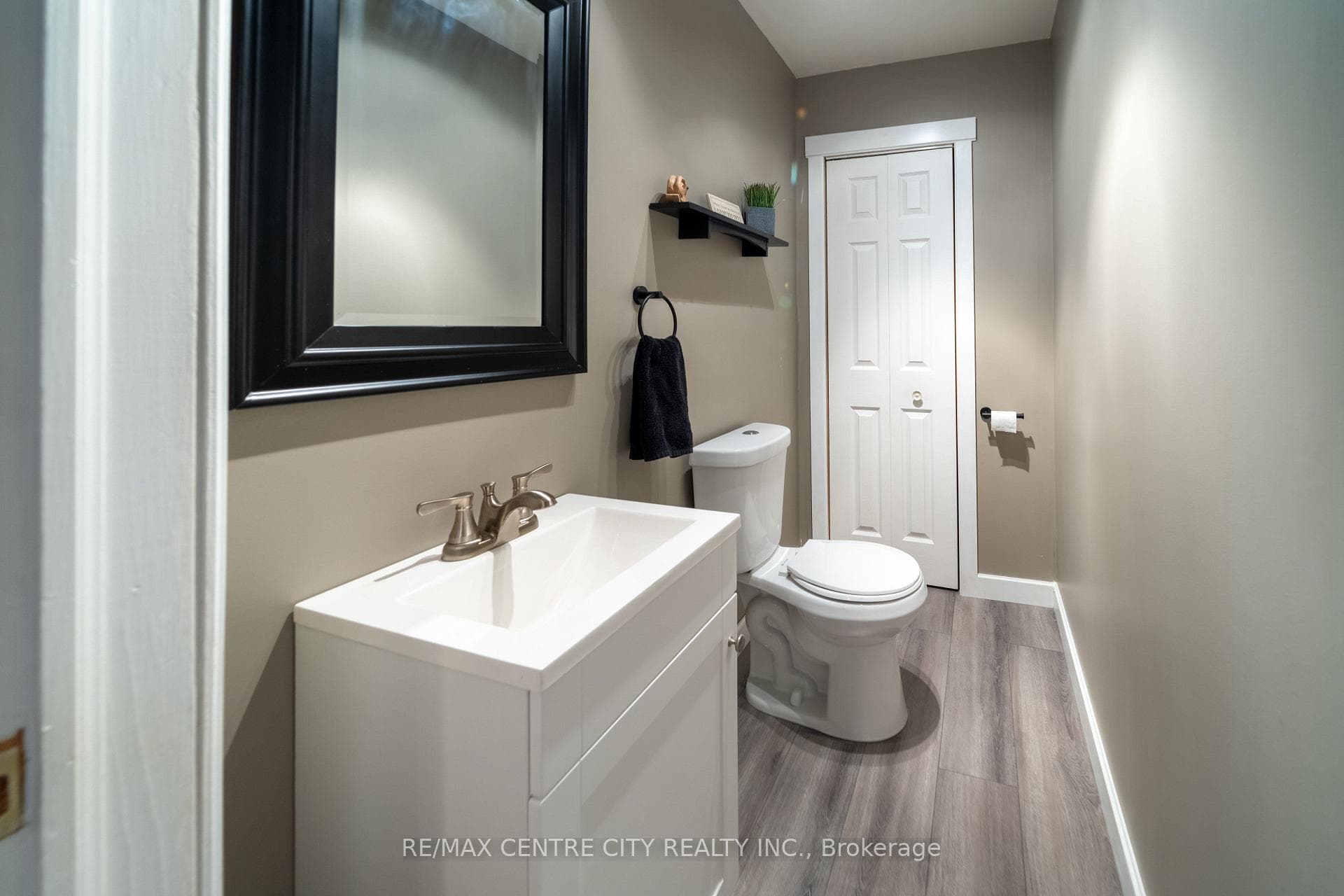 176 Eastman Avenue photo 27