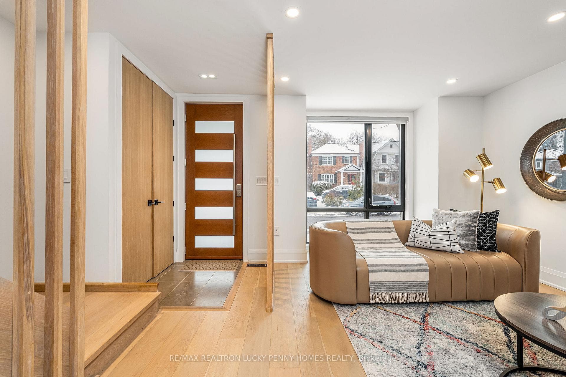 447 Soudan Avenue photo 3