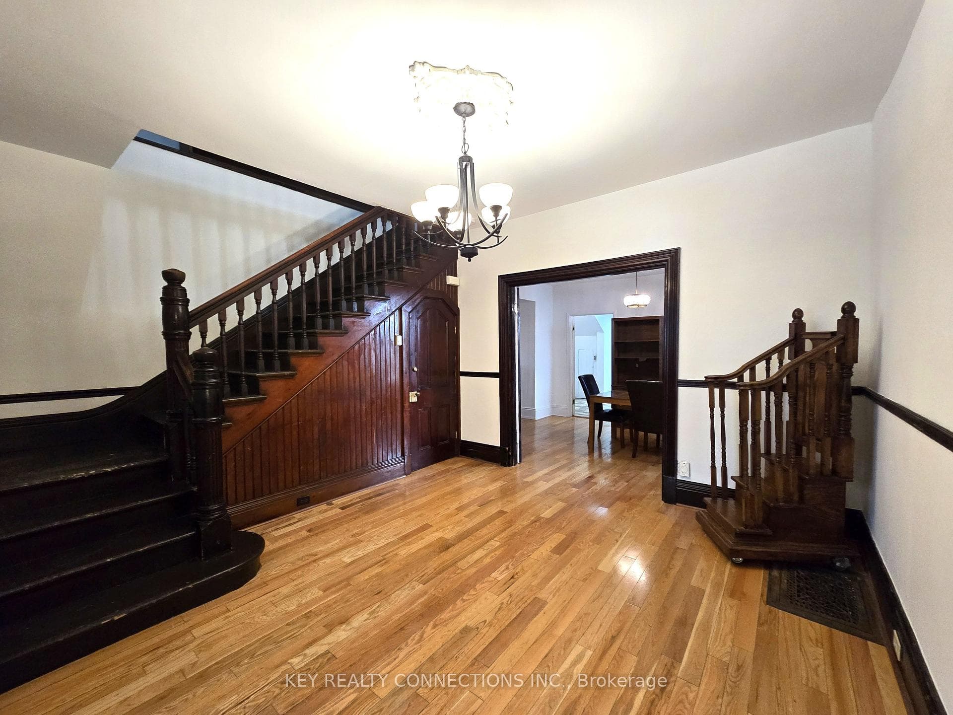 Main floor foyer