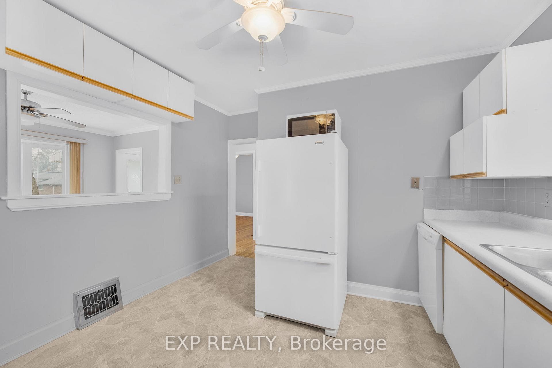 585 Veterans Road photo 11
