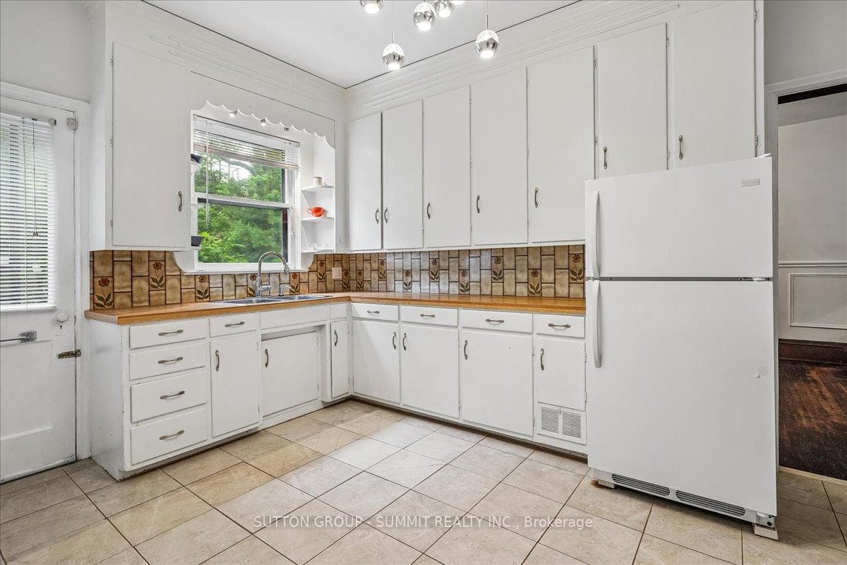33 Saint Clair Avenue photo 15